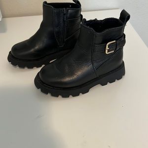 Zara girls black leather size EU 21 / us 5.5 chelsea booties